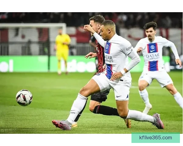 比朔夫训练中屡次错失射门机会今日终于在比赛中成功实现